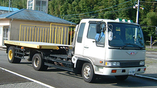 けん引自動車